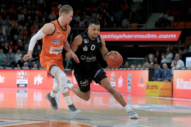 以不屈的精 以不屈的精